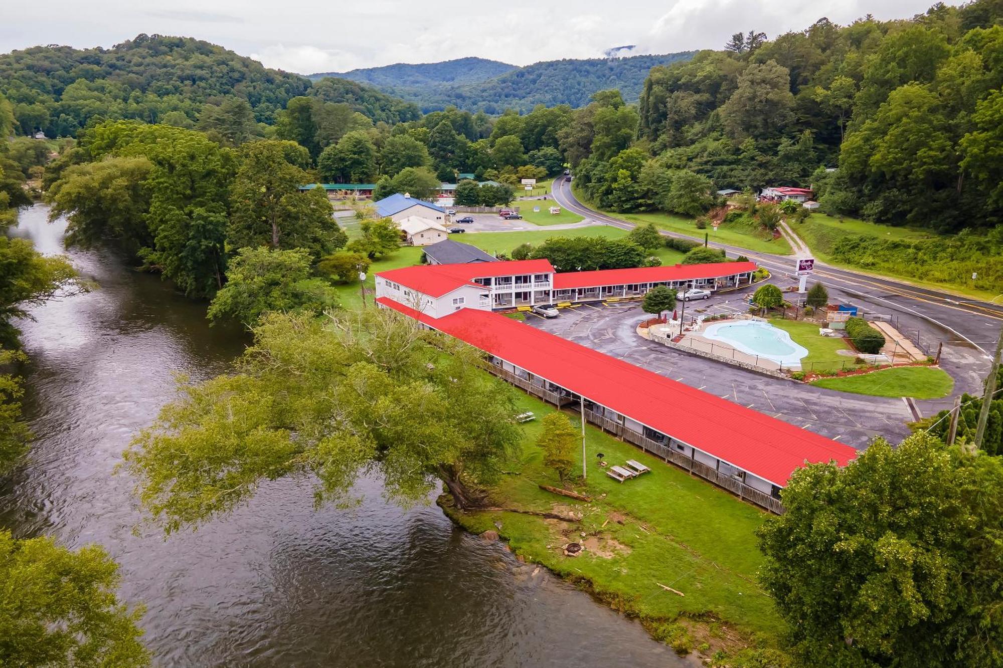 Lloyd'S On The River Country Inn By Oyo Bryson City Kültér fotó