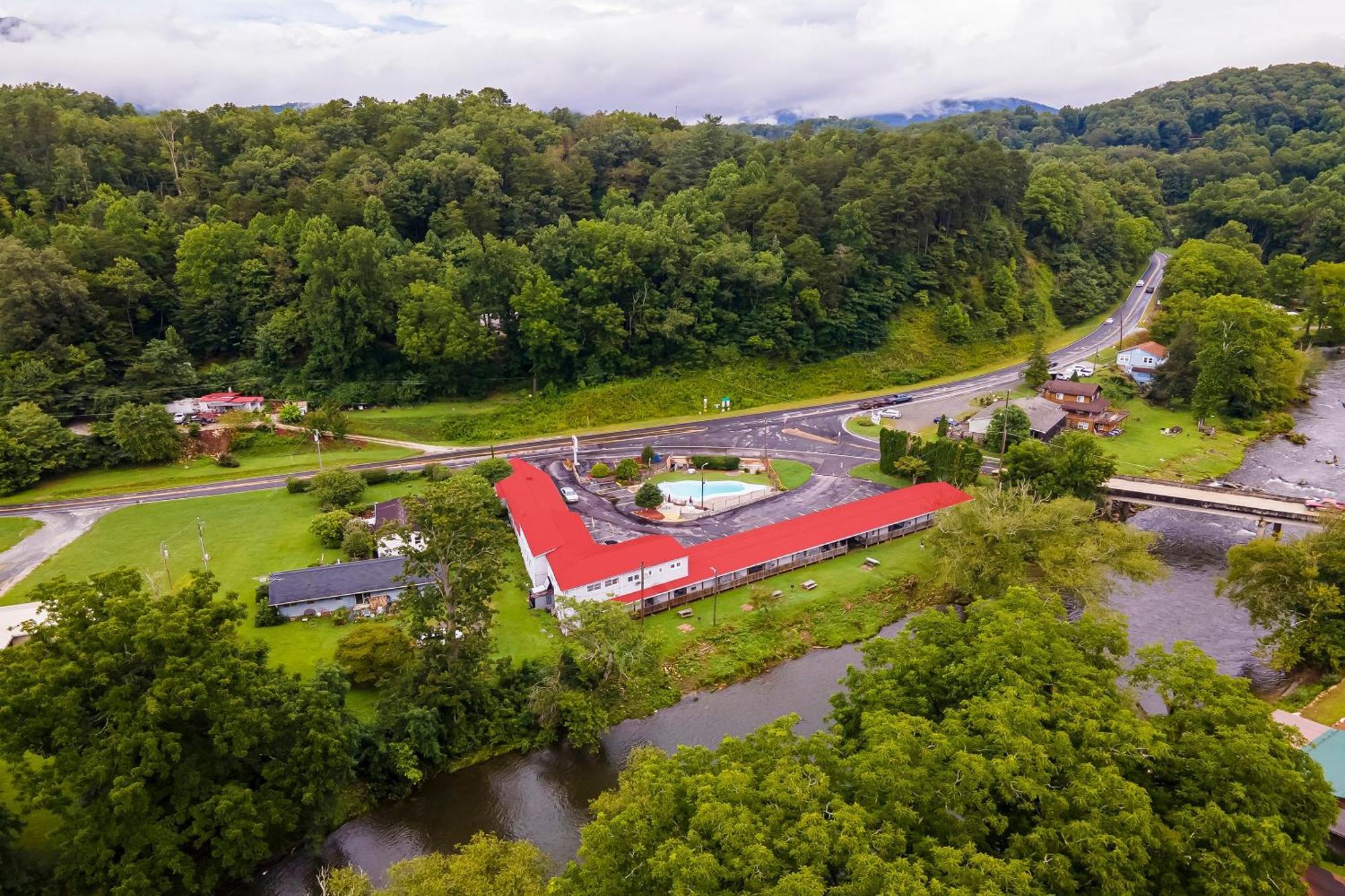 Lloyd'S On The River Country Inn By Oyo Bryson City Kültér fotó