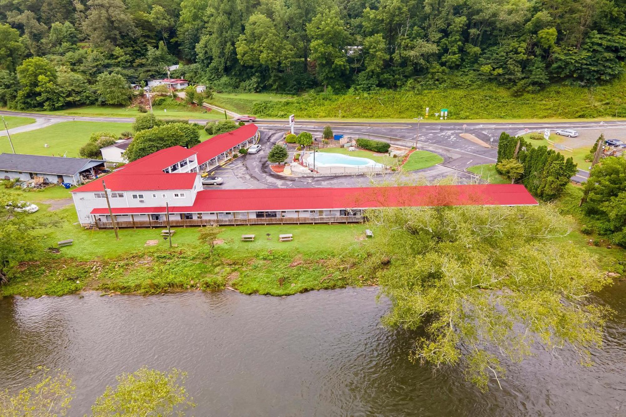 Lloyd'S On The River Country Inn By Oyo Bryson City Kültér fotó