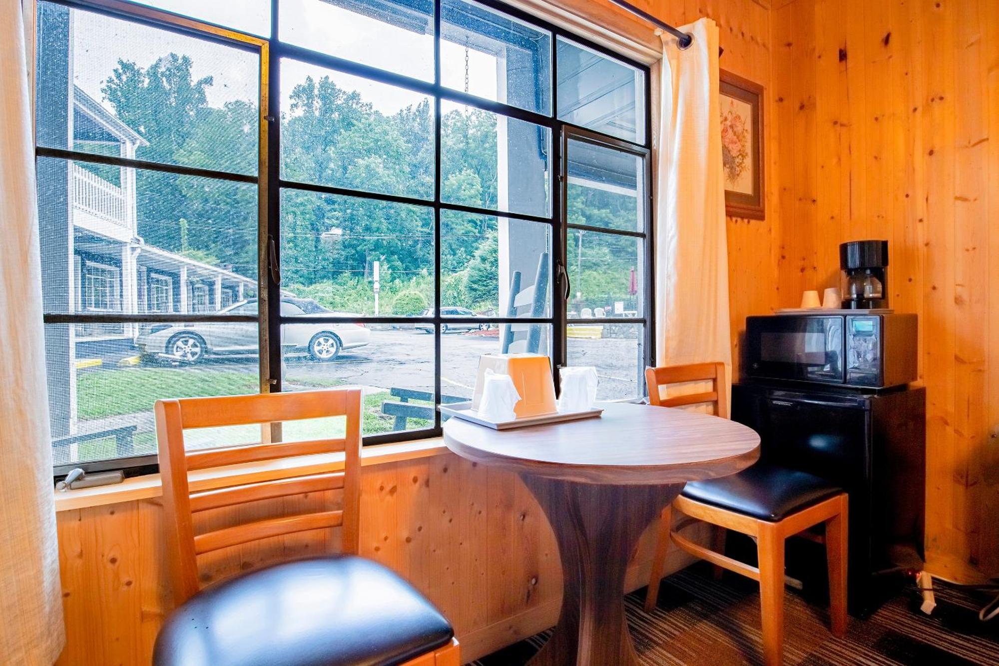 Lloyd'S On The River Country Inn By Oyo Bryson City Kültér fotó