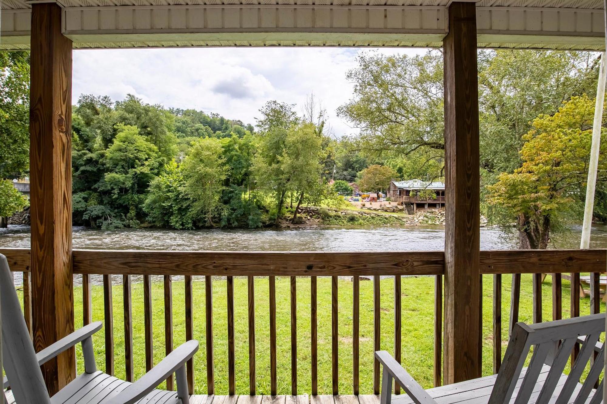 Lloyd'S On The River Country Inn By Oyo Bryson City Kültér fotó